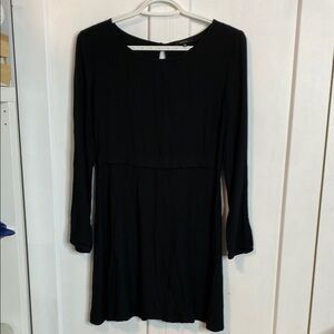 Aritzia Talula | Black Long sleeve Mini Dress - Peekaboo back - US2